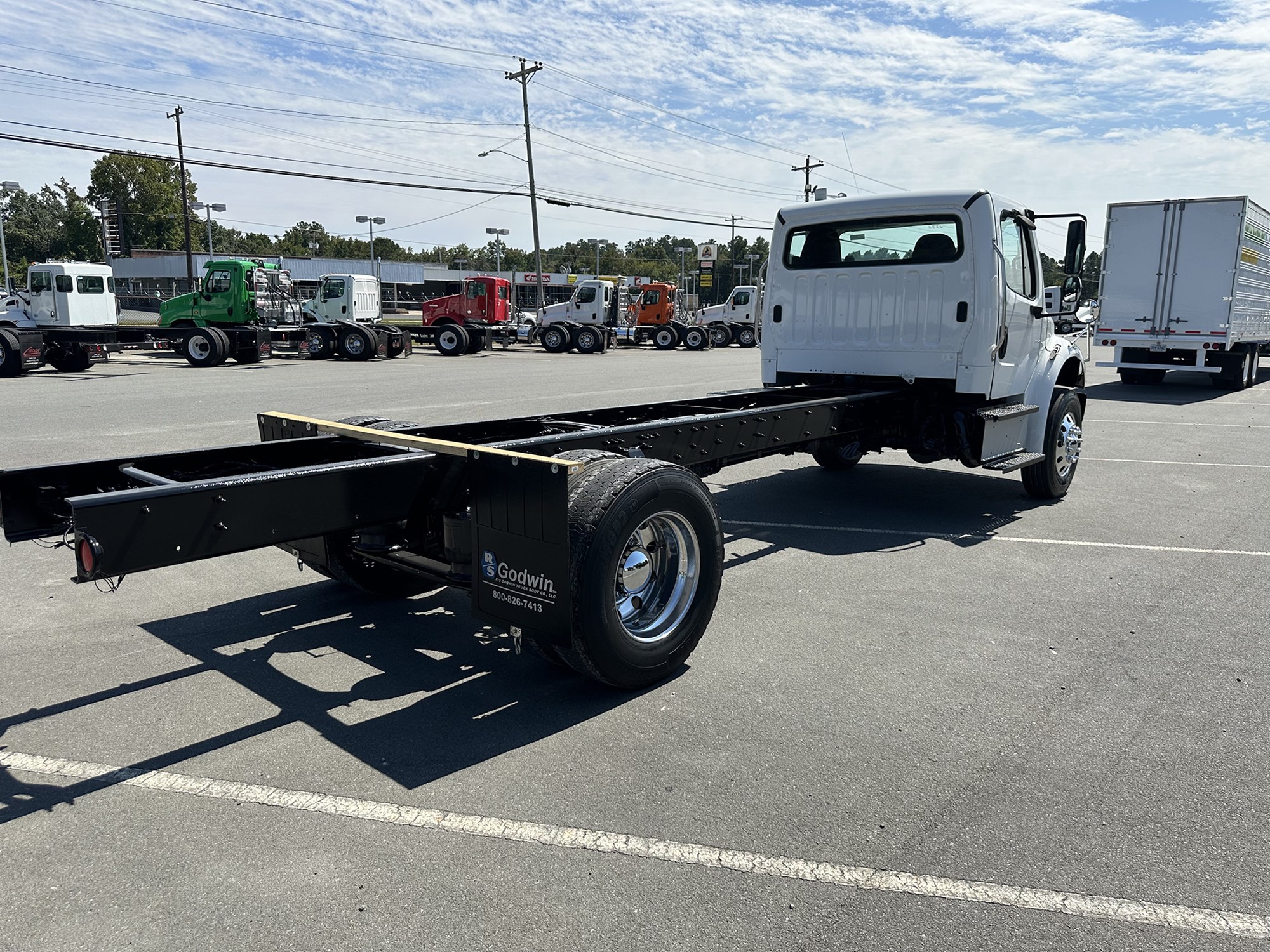 2017 Freightliner M2 - image 5 of 6