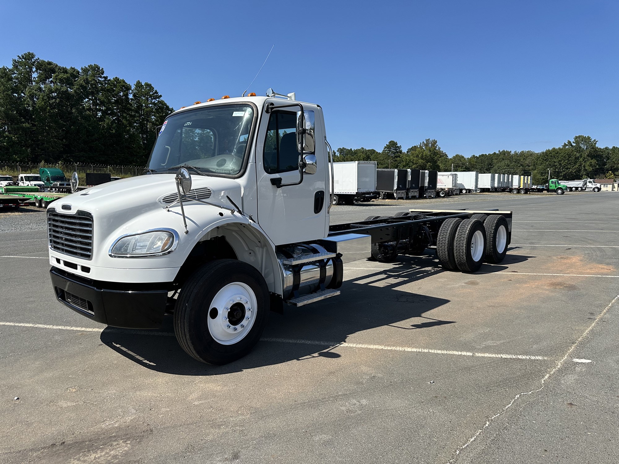 2016 Freightliner M2 - image 1 of 6