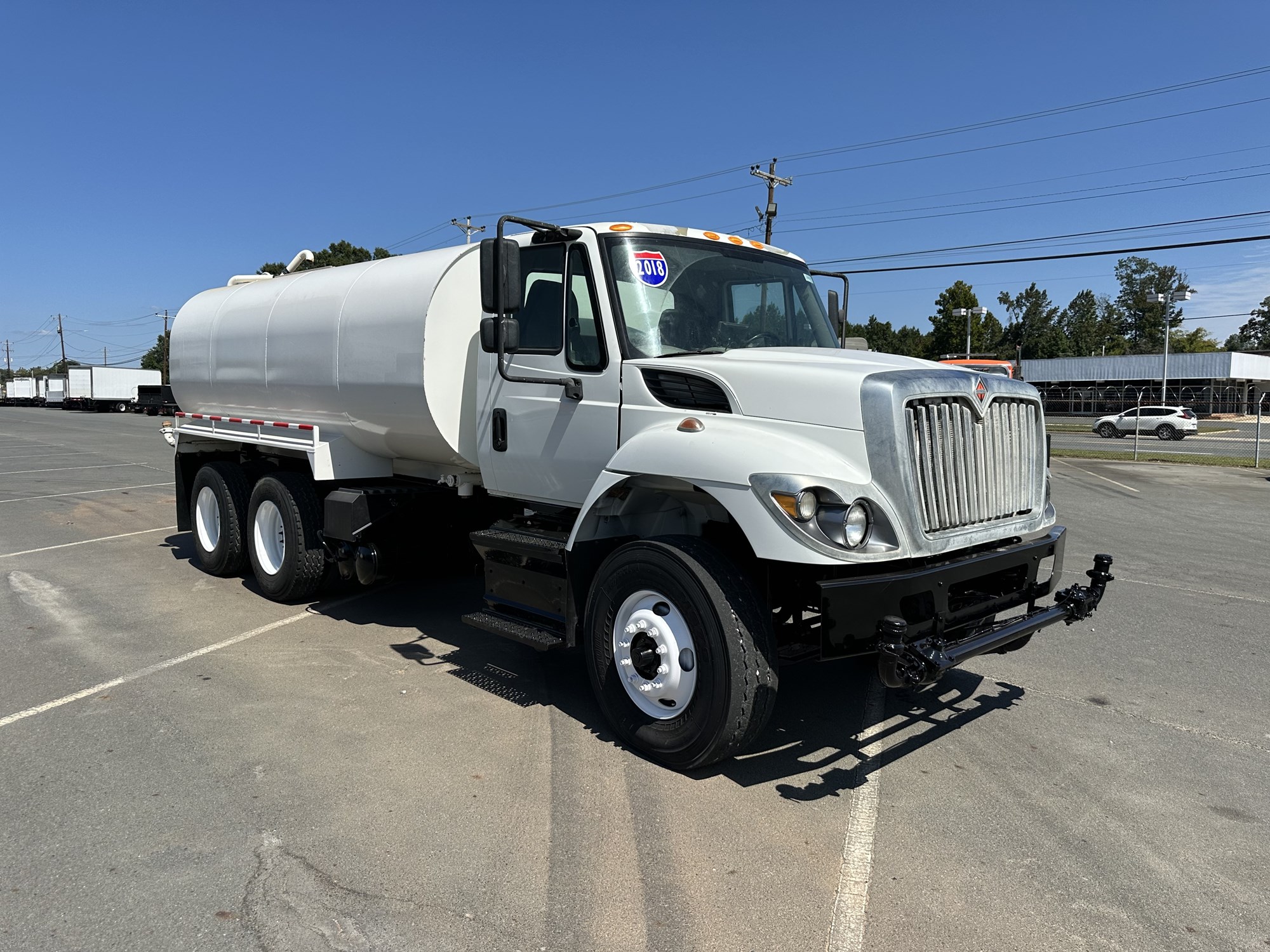 2018 International 7400 SBA - image 2 of 2