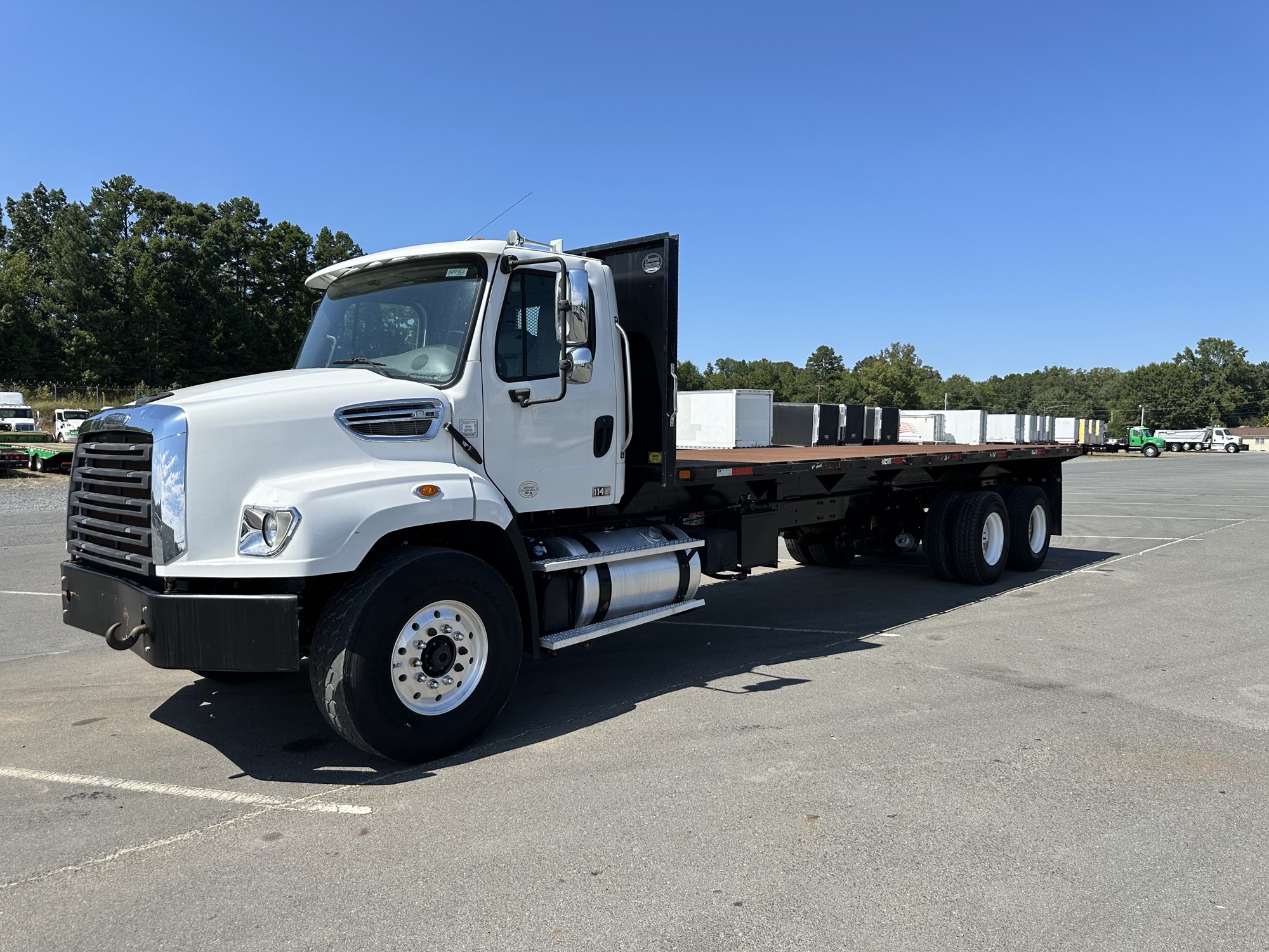 2016 Freightliner 114SD - image 1 of 2