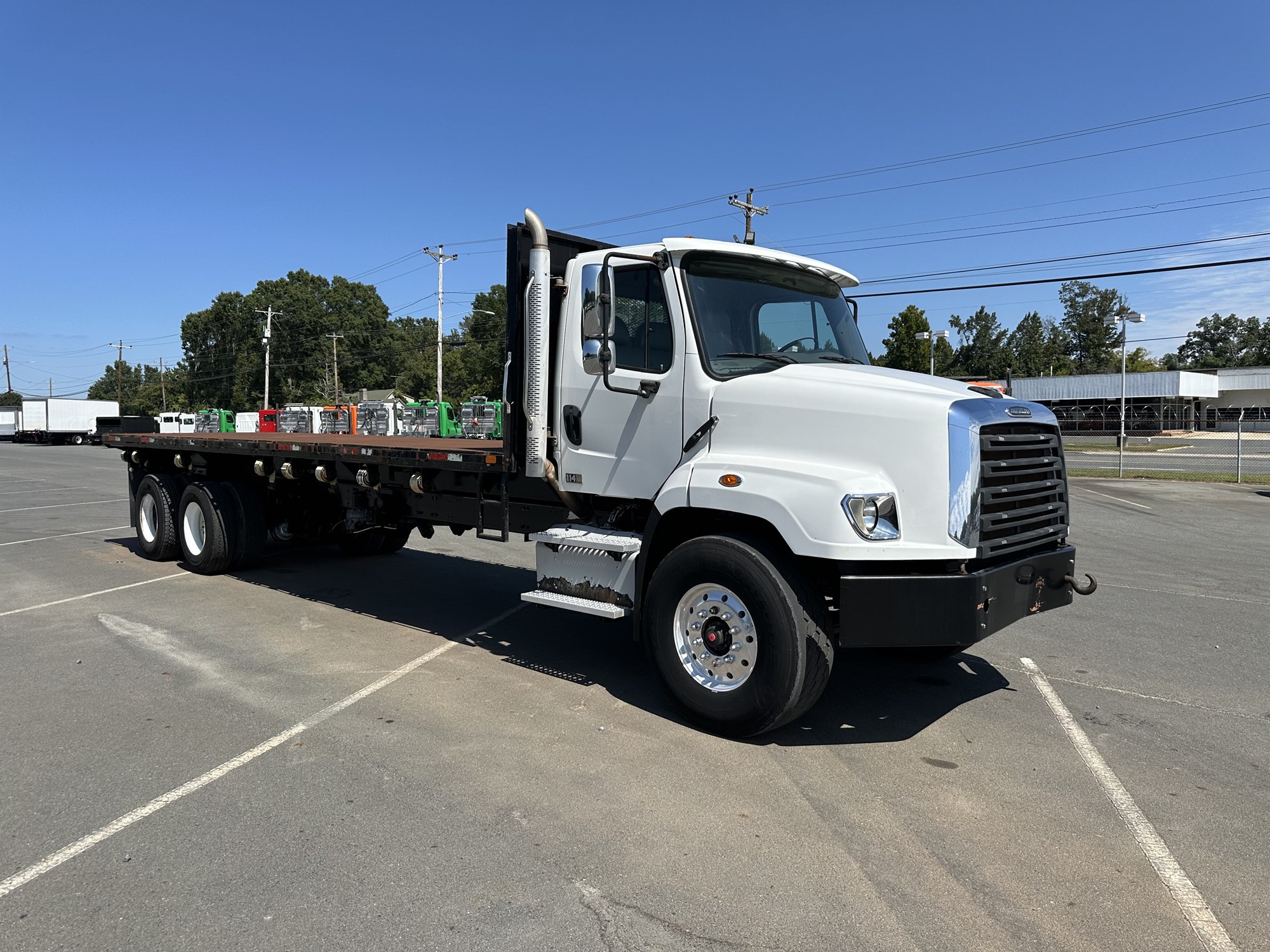 2016 Freightliner 114SD - image 2 of 2