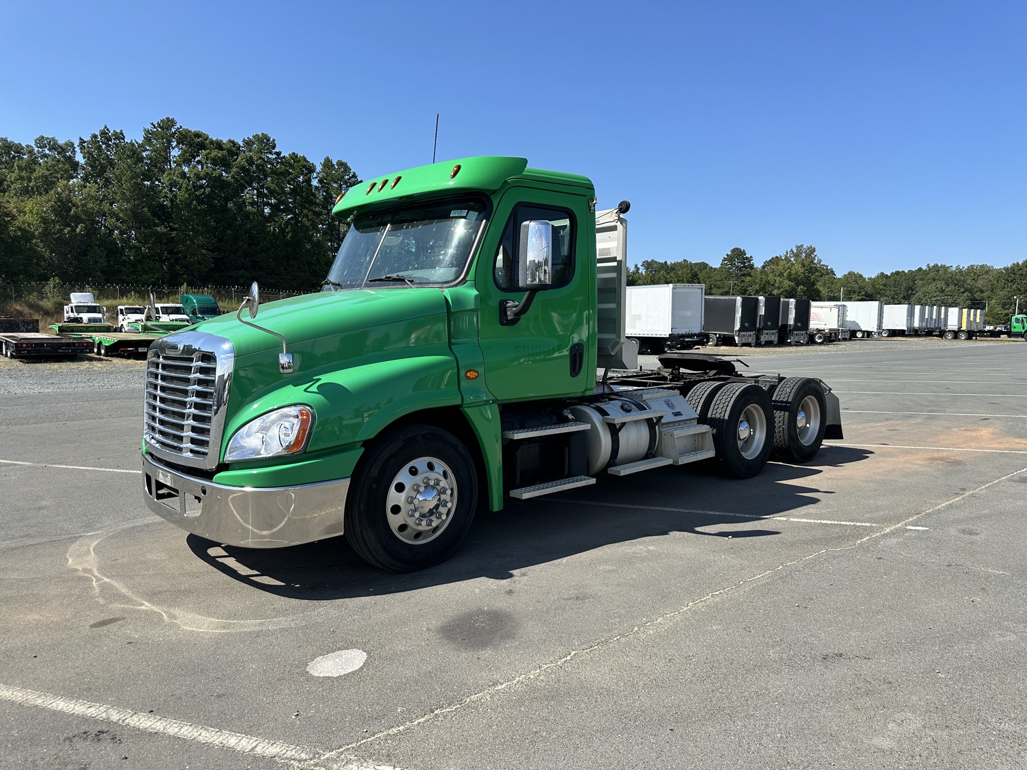 2018 Freightliner Cascadia 125 - image 1 of 2