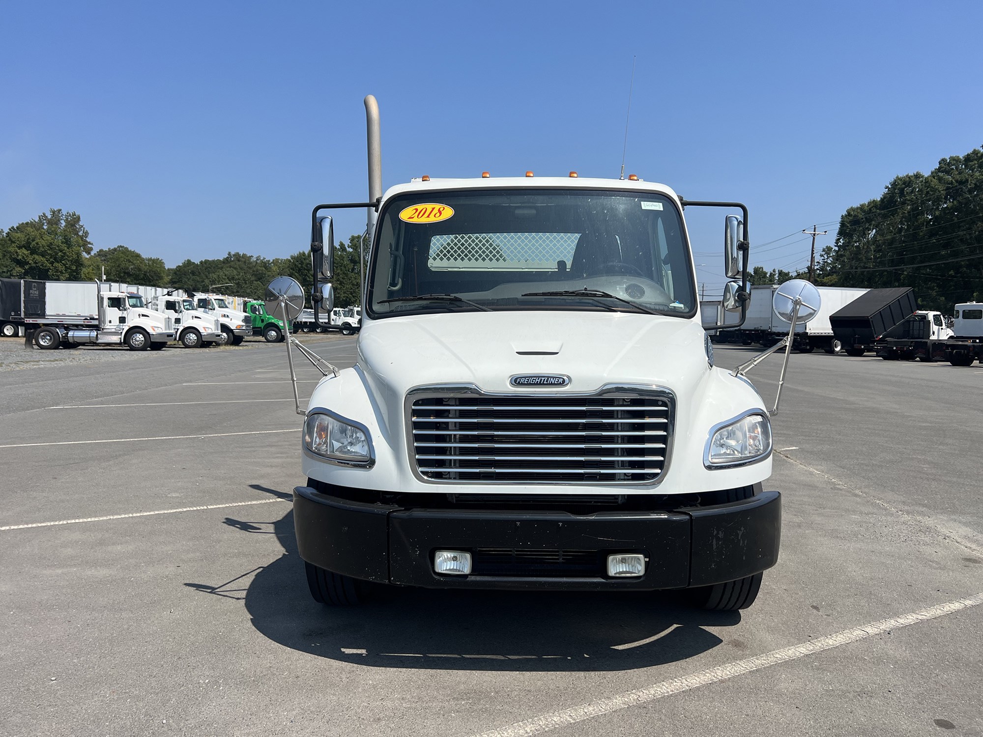 2018 Freightliner M2 - image 2 of 6