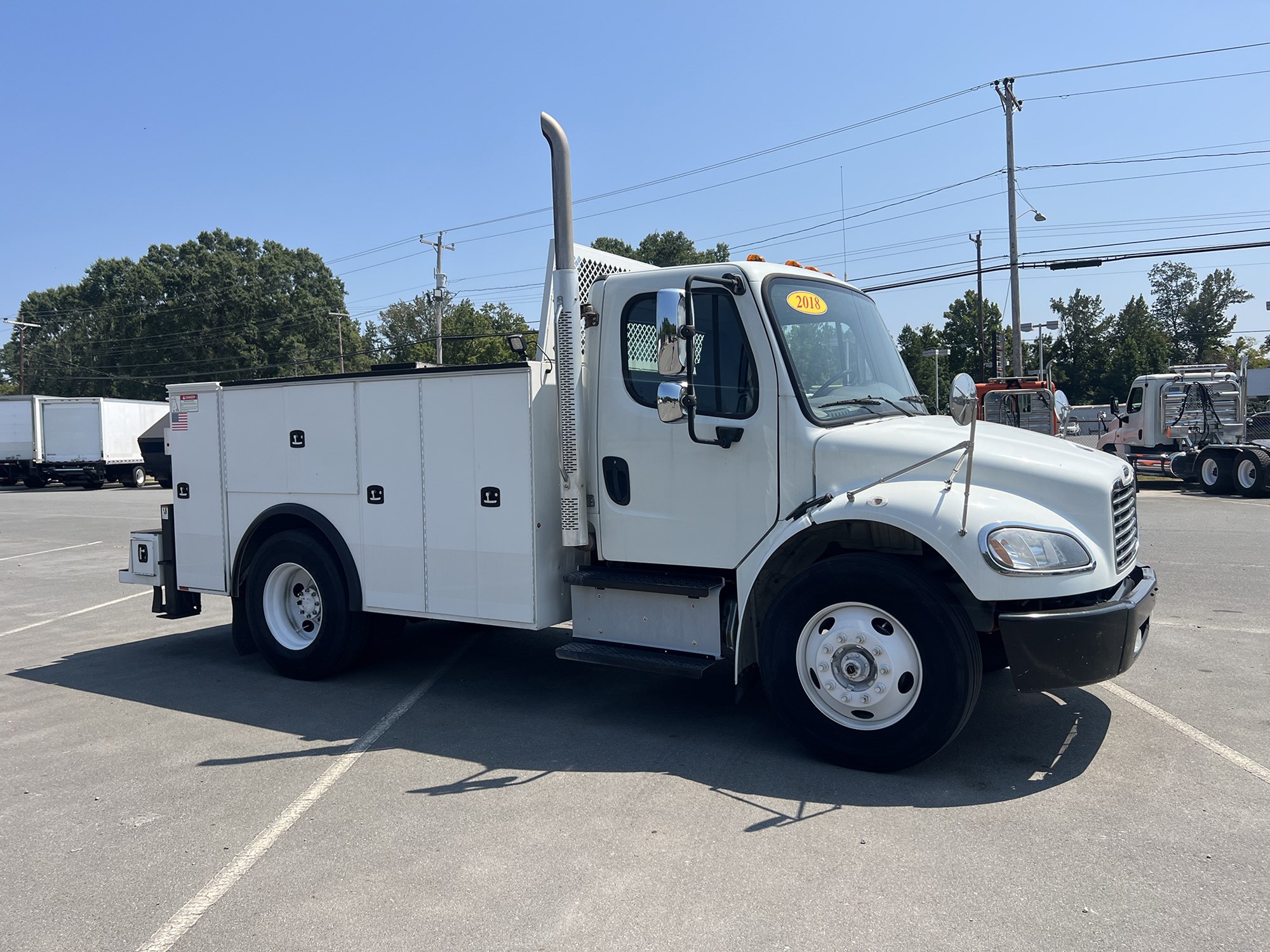 2018 Freightliner M2 - image 3 of 6