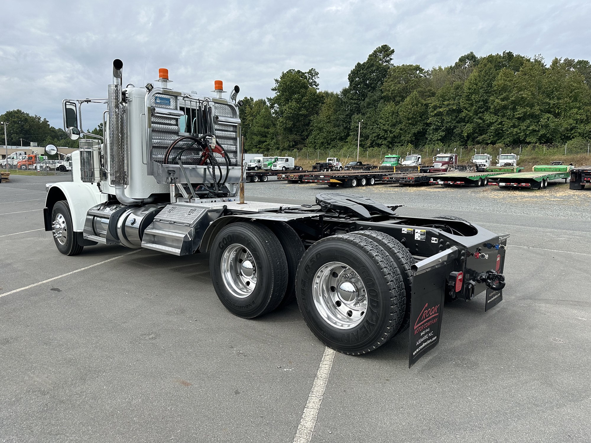 2015 Peterbilt 389 - image 3 of 6