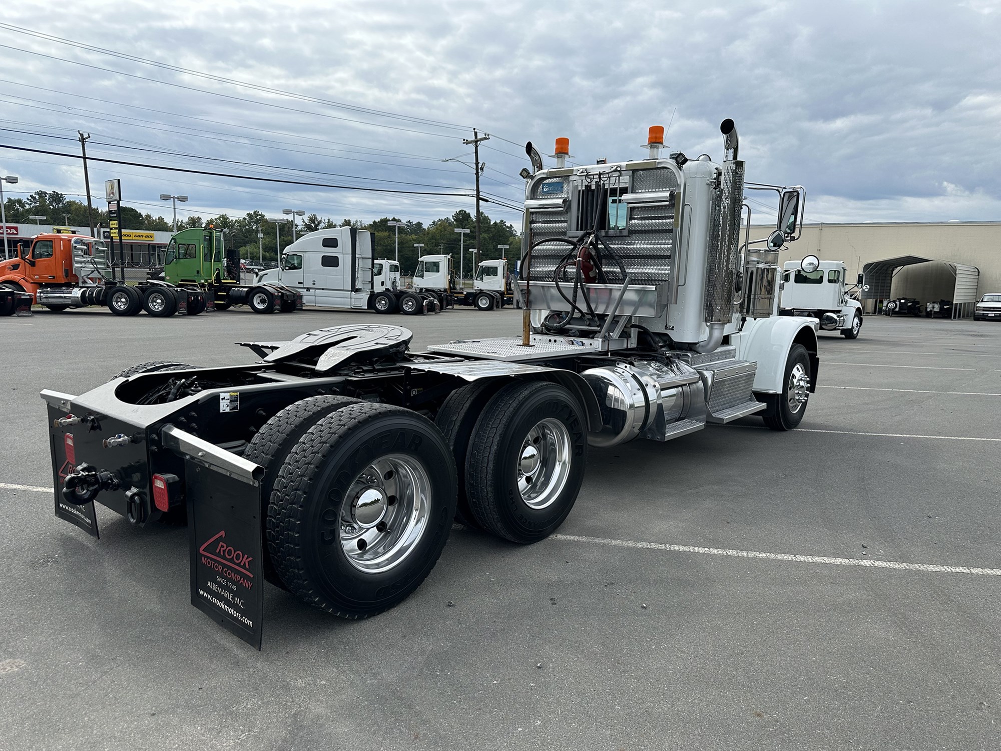 2015 Peterbilt 389 - image 5 of 6