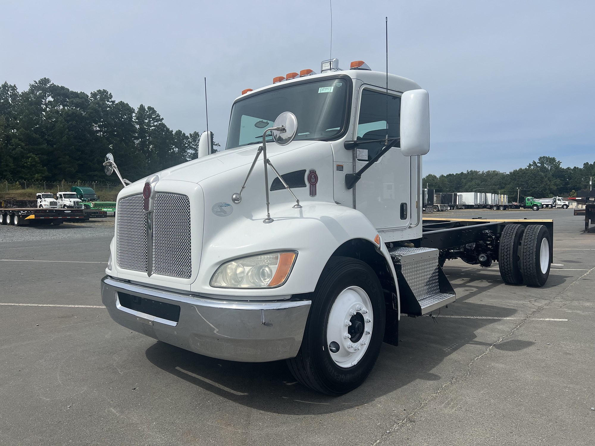 2009 Kenworth T370 - image 1 of 6