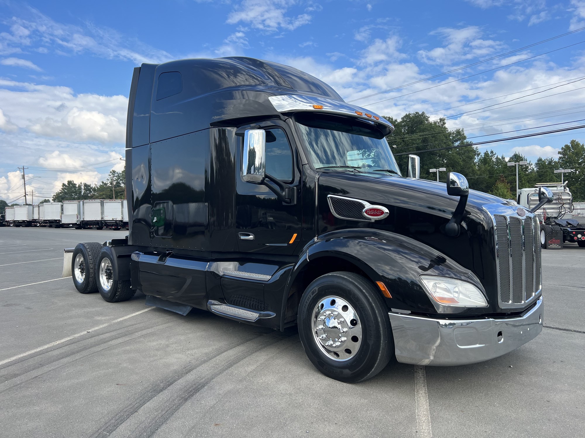 2020 PETERBILT 579 - image 2 of 6