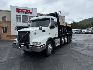 2016 Volvo VHD 1727386884117