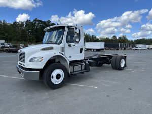 2019 Freightliner M2 106 1727894291666