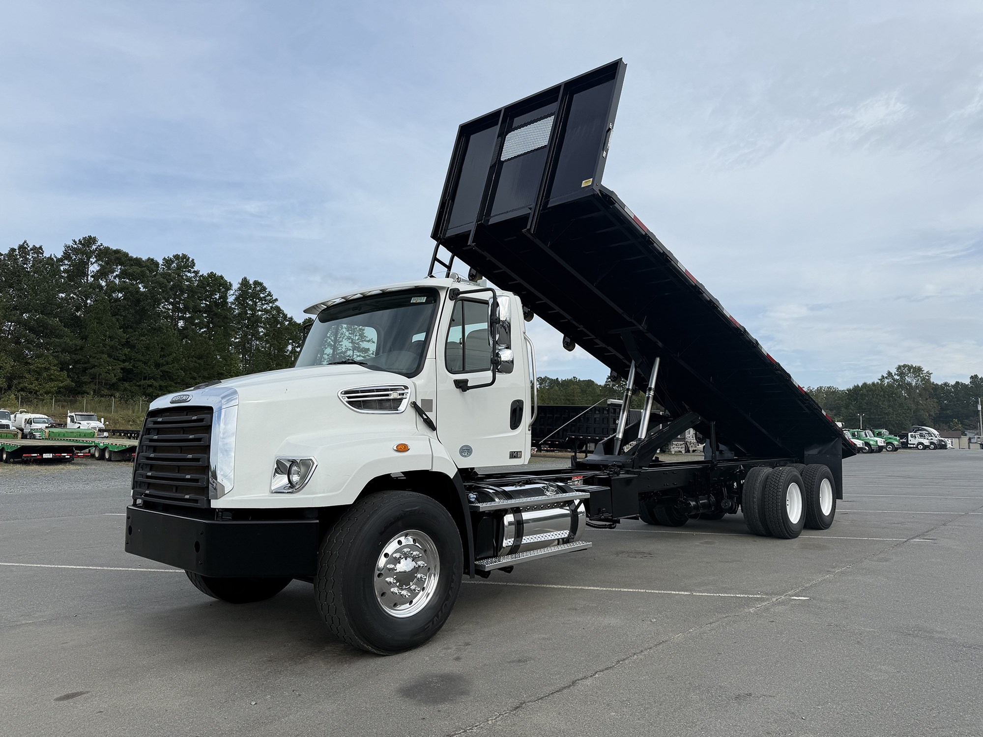 2016 Freightliner 114SD - image 1 of 6