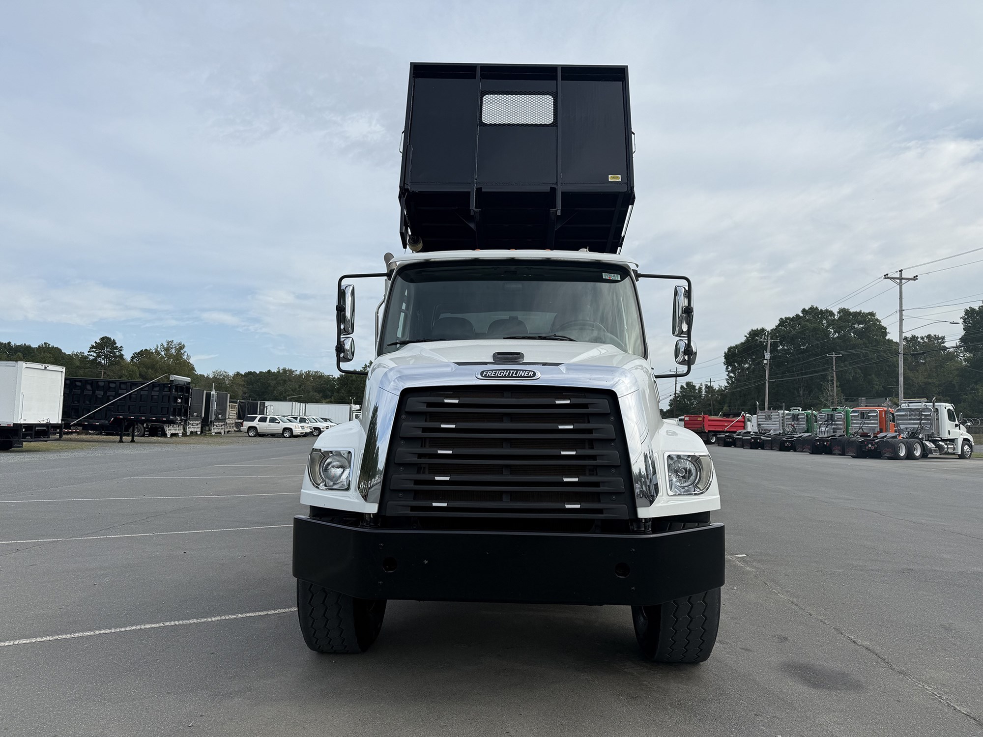 2016 Freightliner 114SD - image 2 of 6