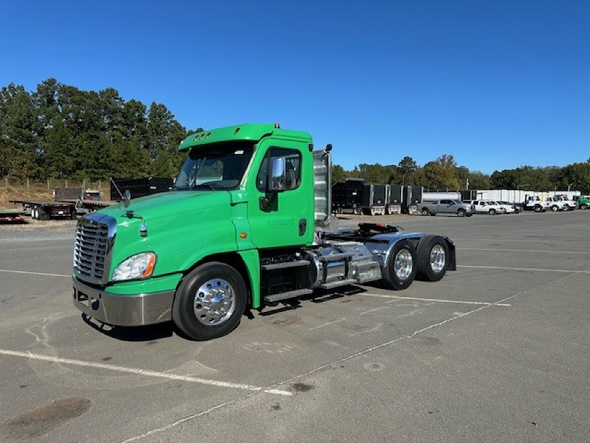 2018 Freightliner Cascadia 125 - image 1 of 6