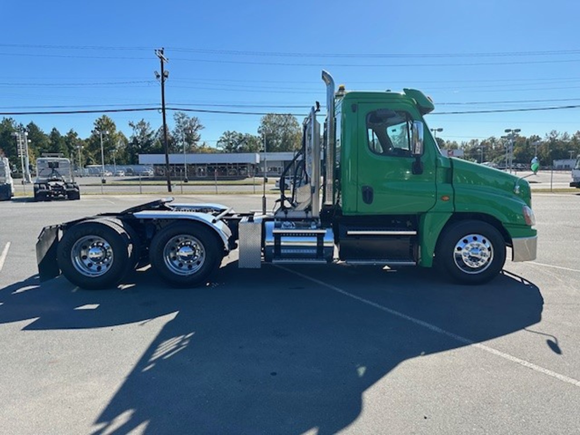 2018 Freightliner Cascadia 125 - image 5 of 6