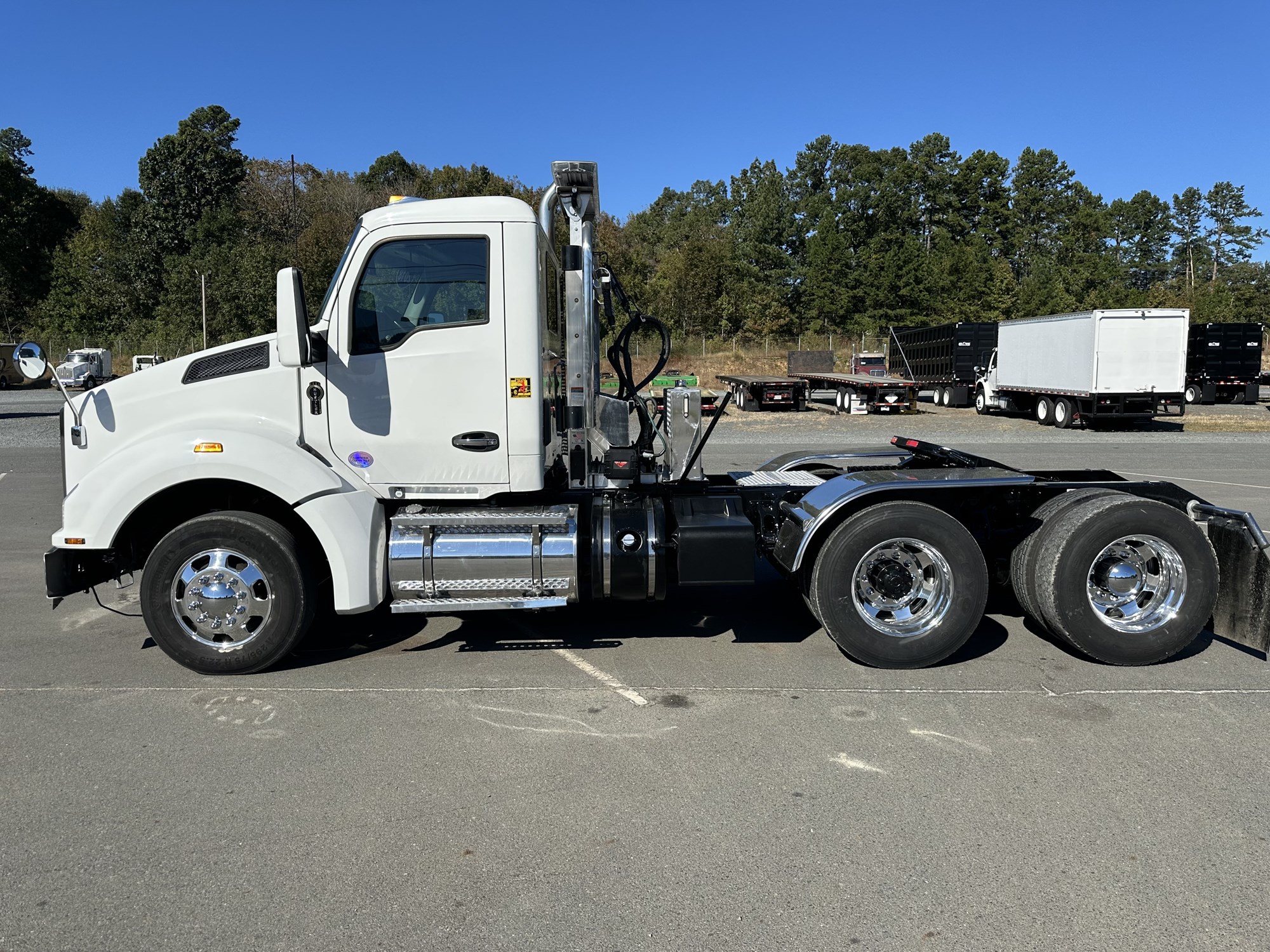 2018 Kenworth T880 - image 2 of 6