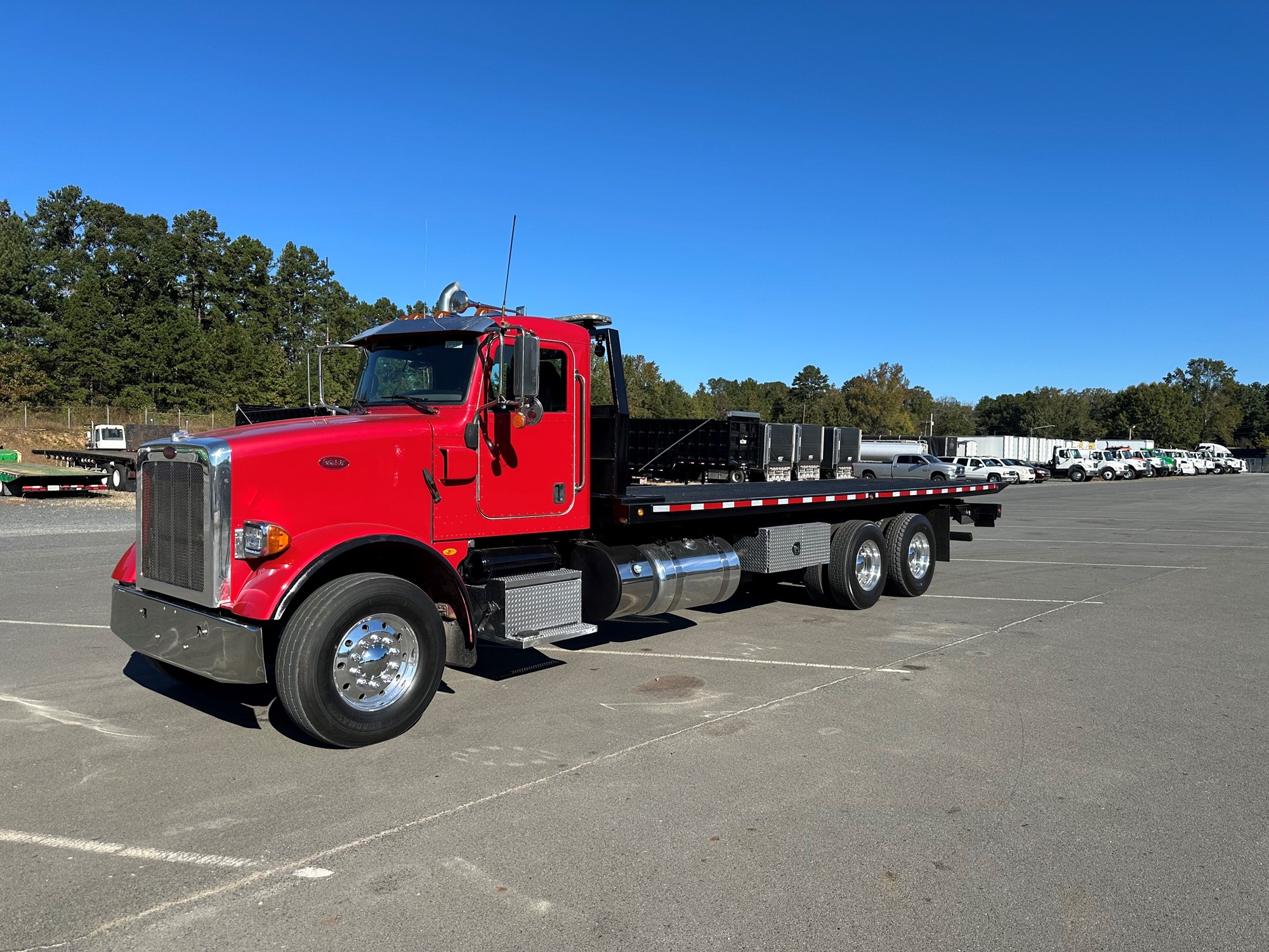 2016 Peterbilt 365 - image 1 of 6