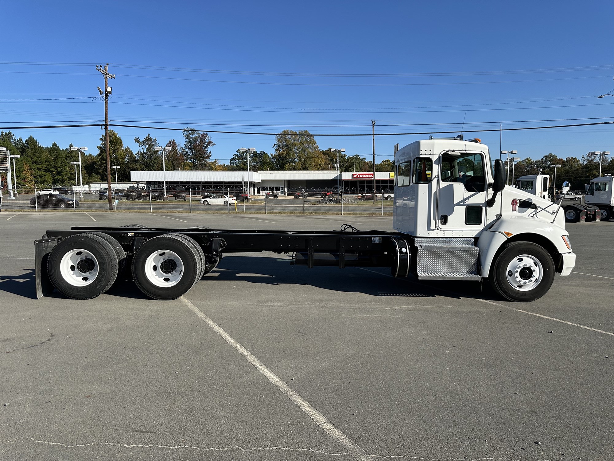 2012 Kenworth T3 Series - image 6 of 6