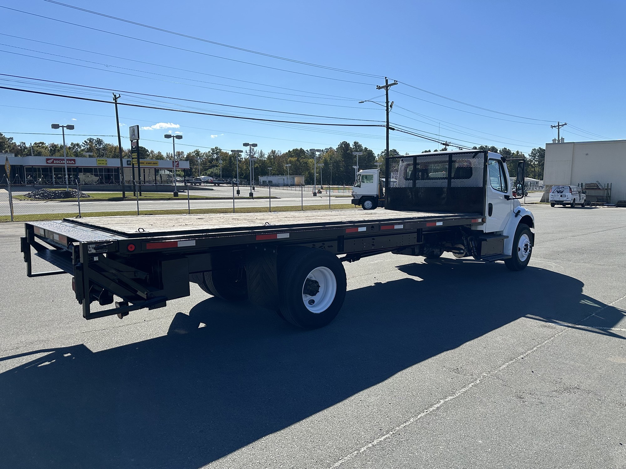 2016 Freightliner M2 106 - image 5 of 6