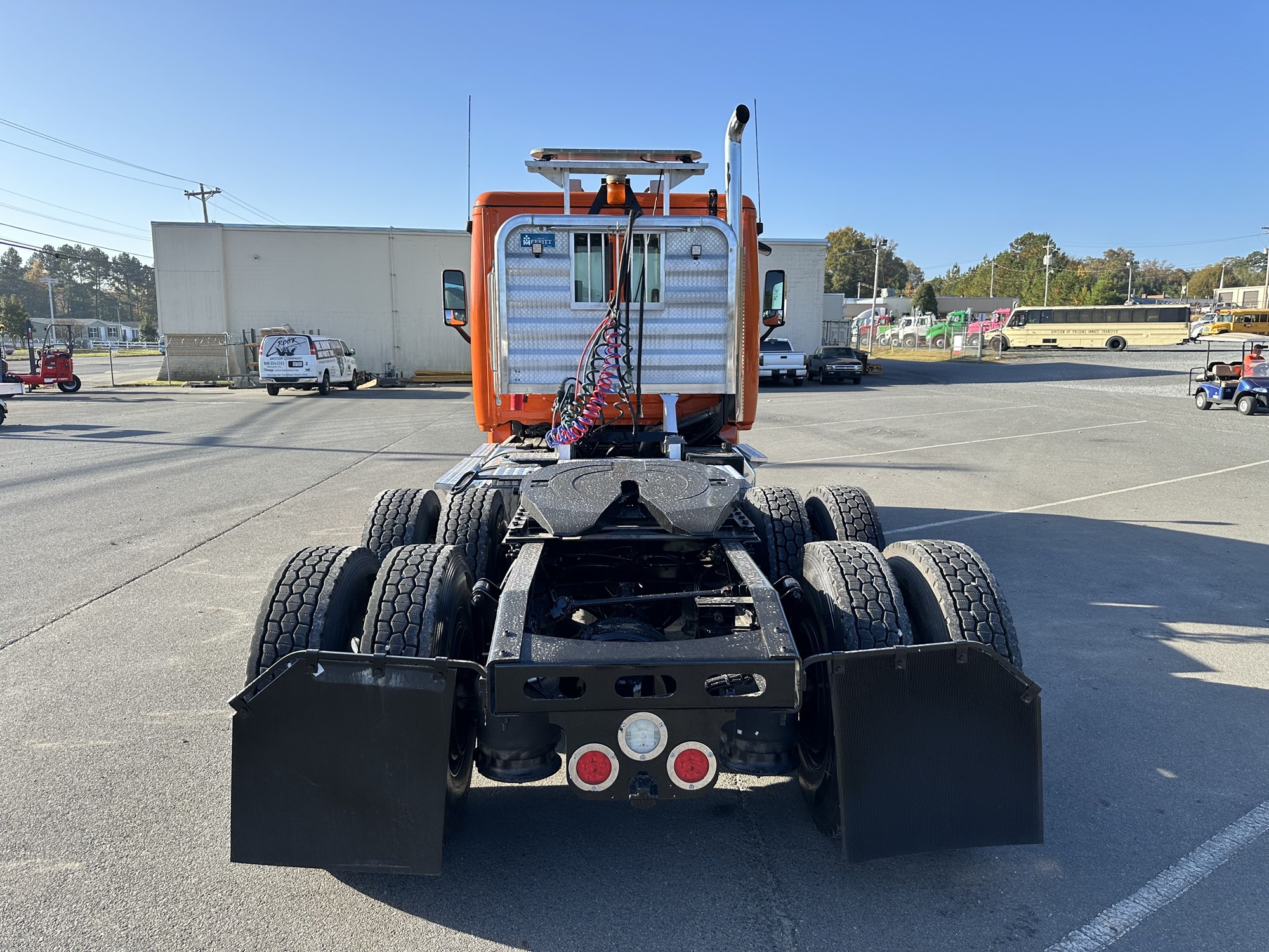 2016 Freightliner Cascadia 125 - image 4 of 6