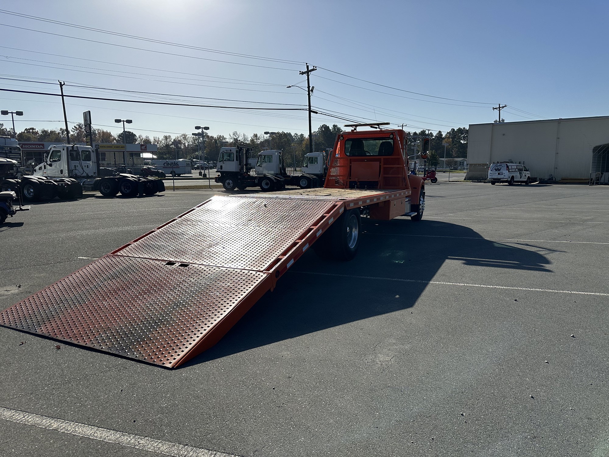 2020 Peterbilt 337 - image 5 of 6