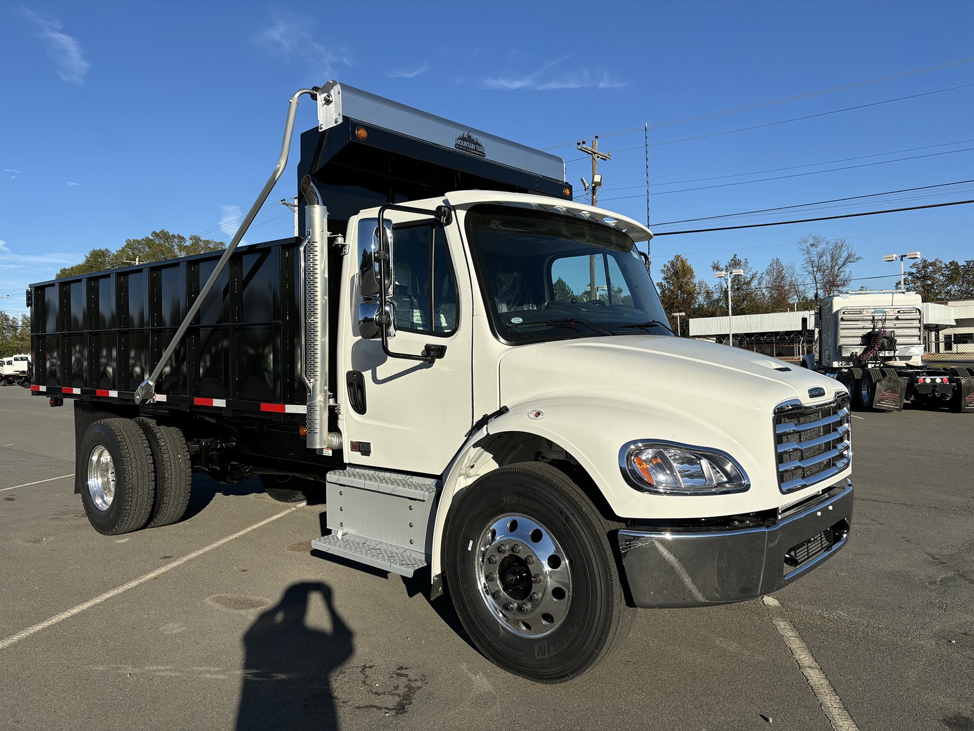 2025 Freightliner M2106 - image 2 of 6