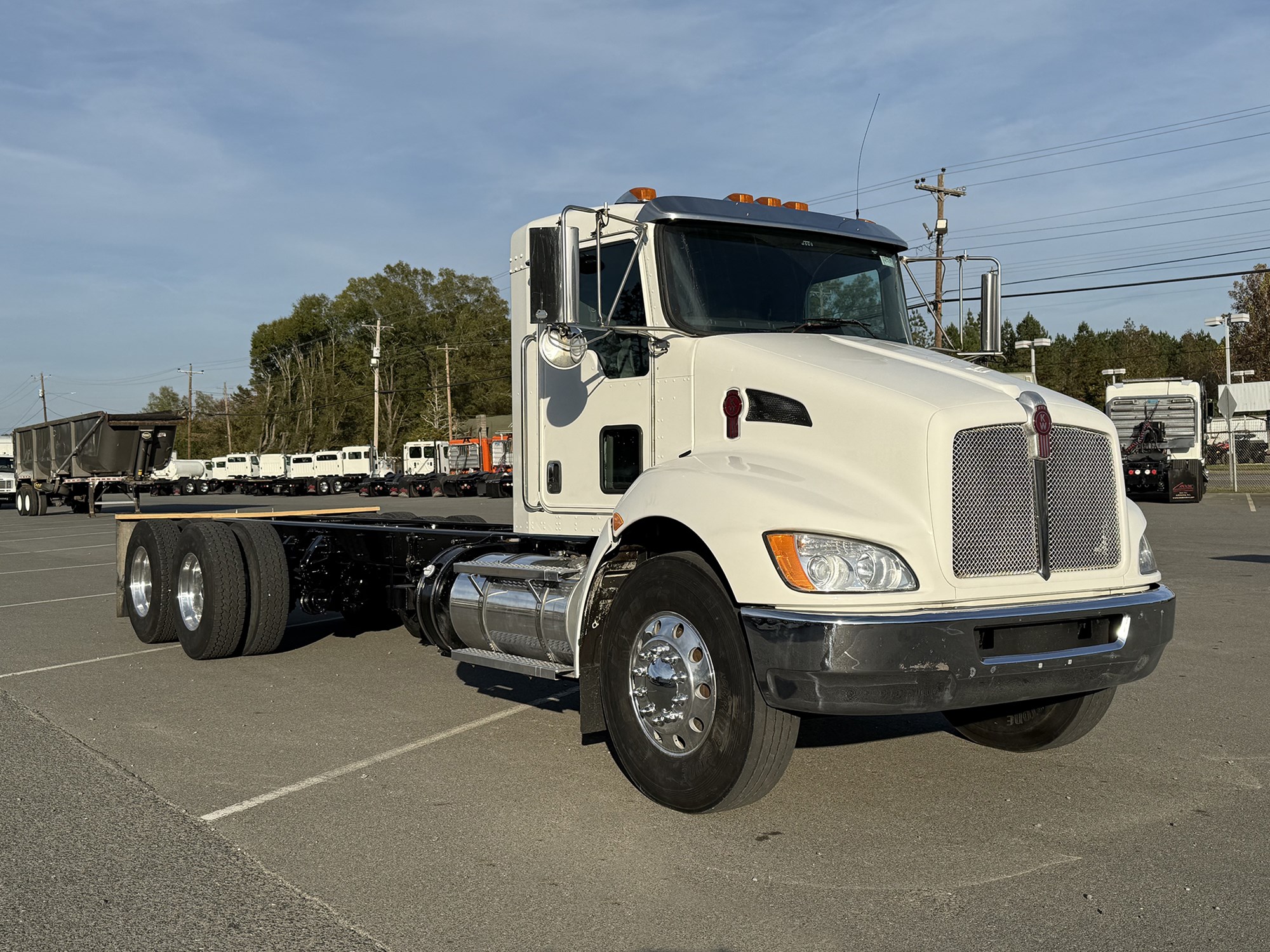 2012 Kenworth T370 - image 2 of 4