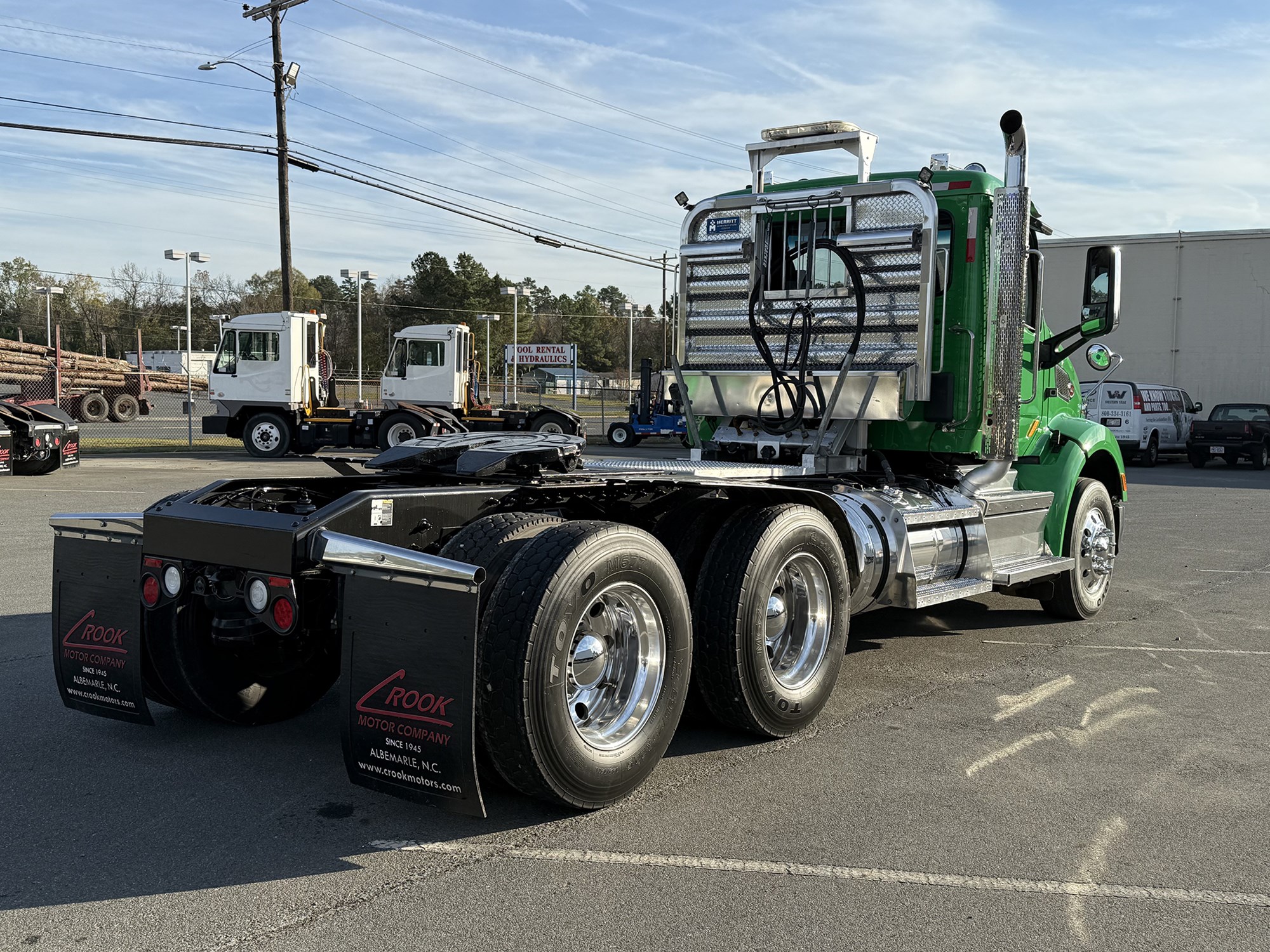 2018 Peterbilt 579 - image 3 of 6