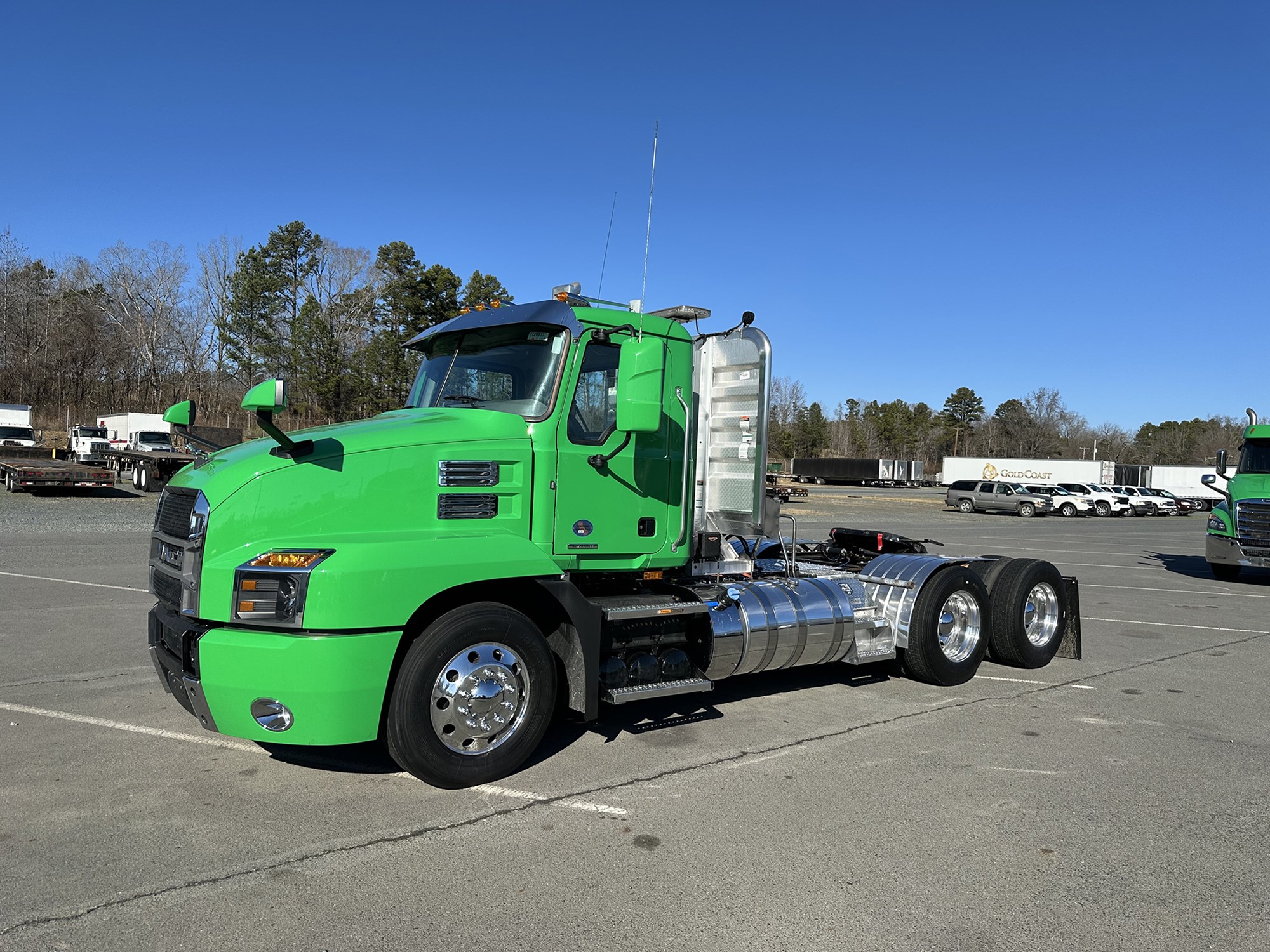 2019 Mack Anthem - image 1 of 6