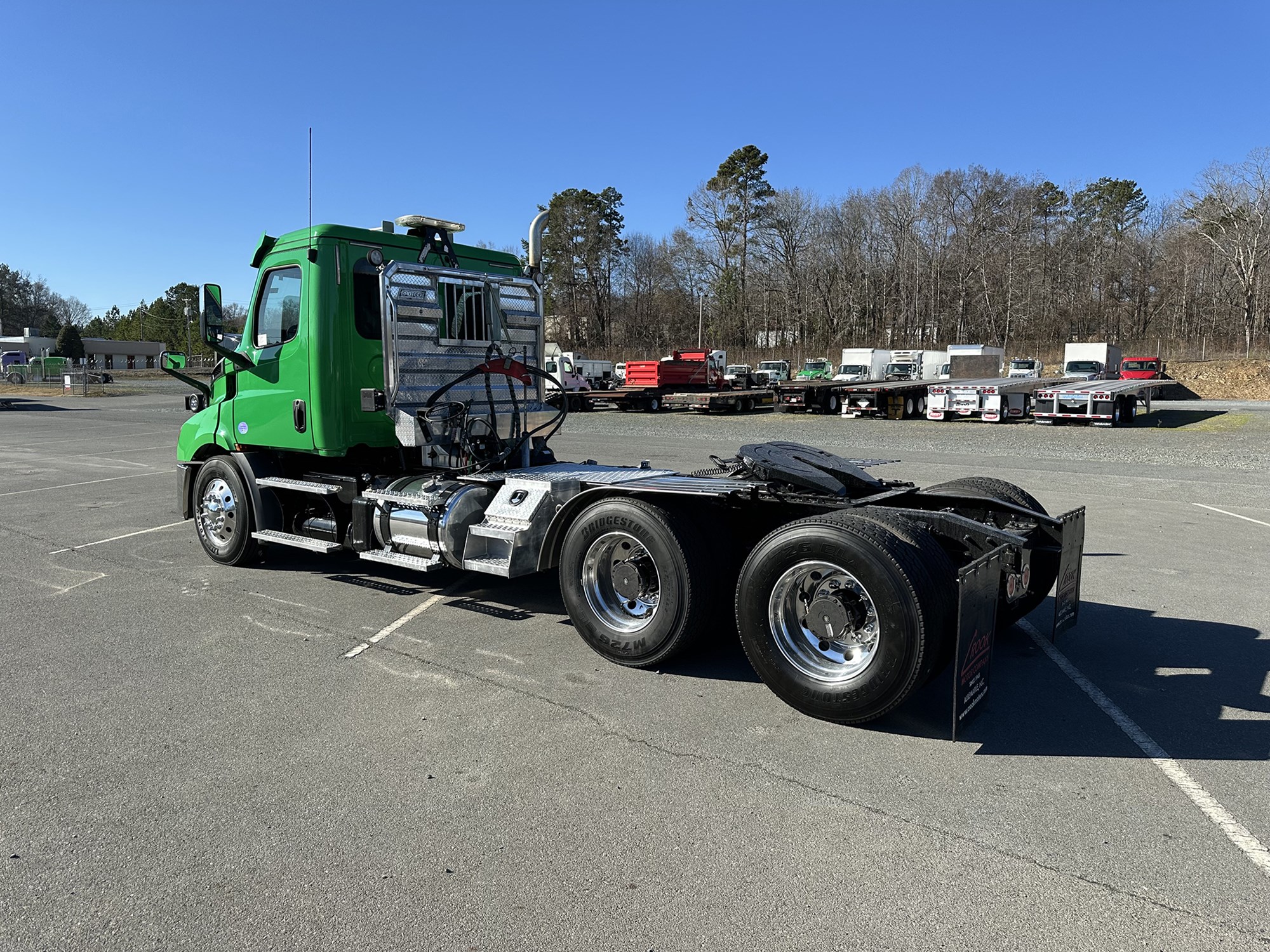 2019 Freightliner Cascadia 116 - image 3 of 6