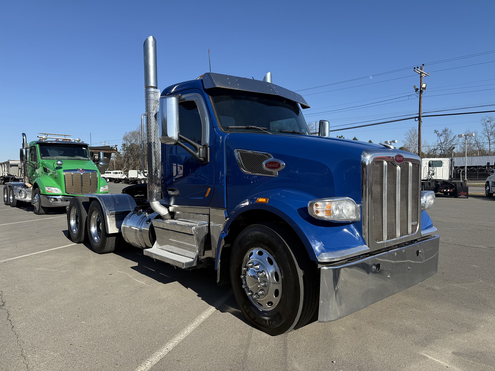 2018 Peterbilt 567 - image 2 of 6