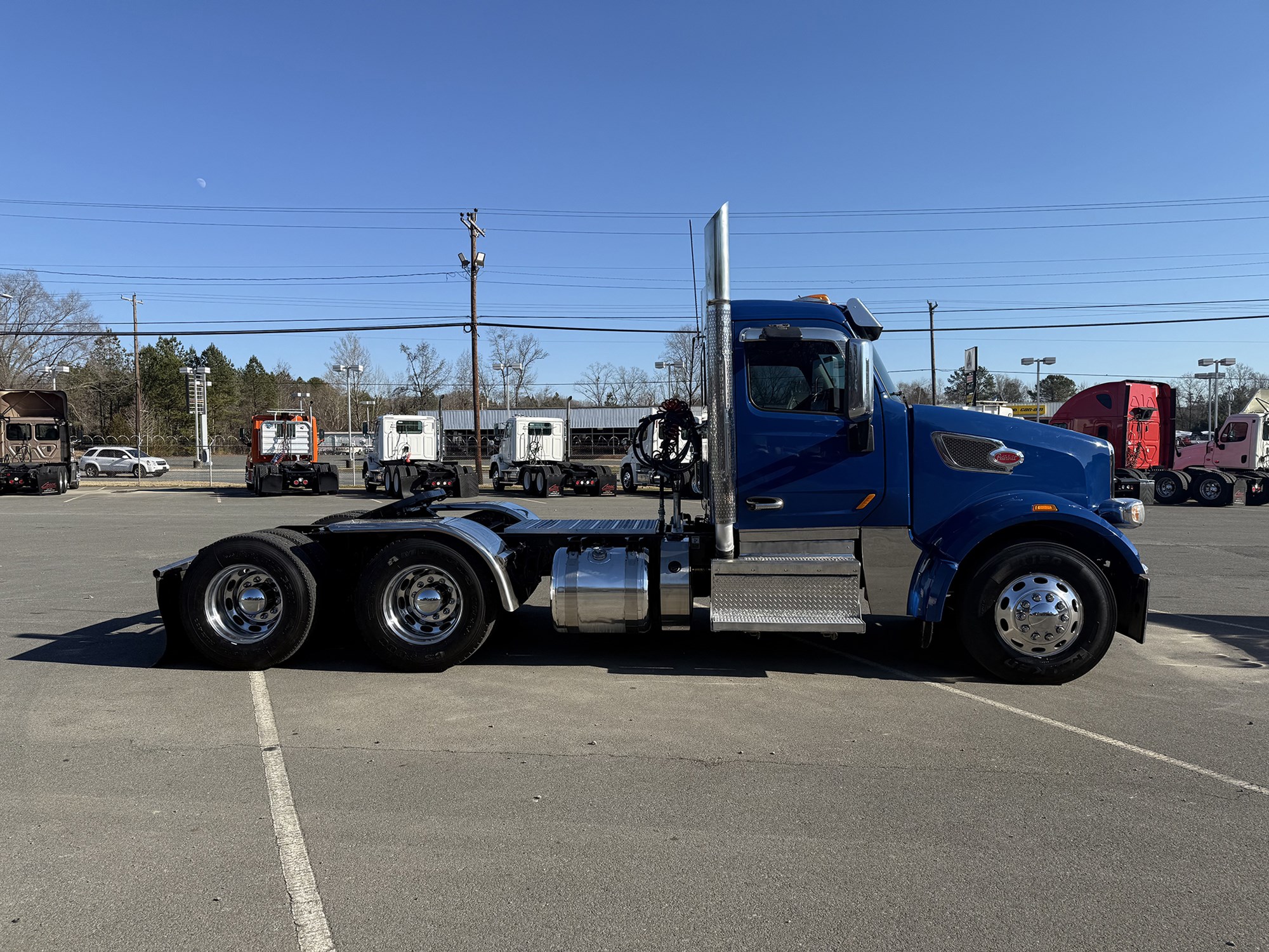 2018 Peterbilt 567 - image 3 of 6