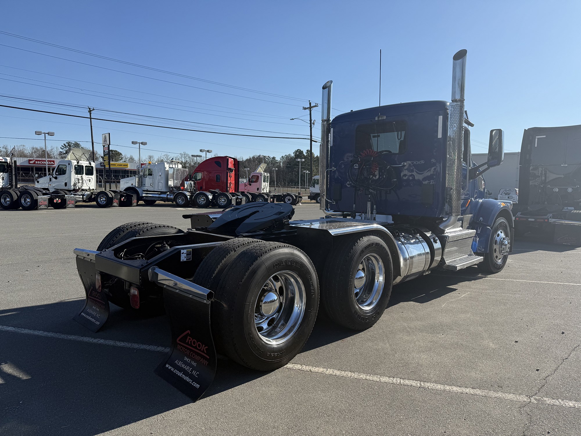 2018 Peterbilt 567 - image 4 of 6