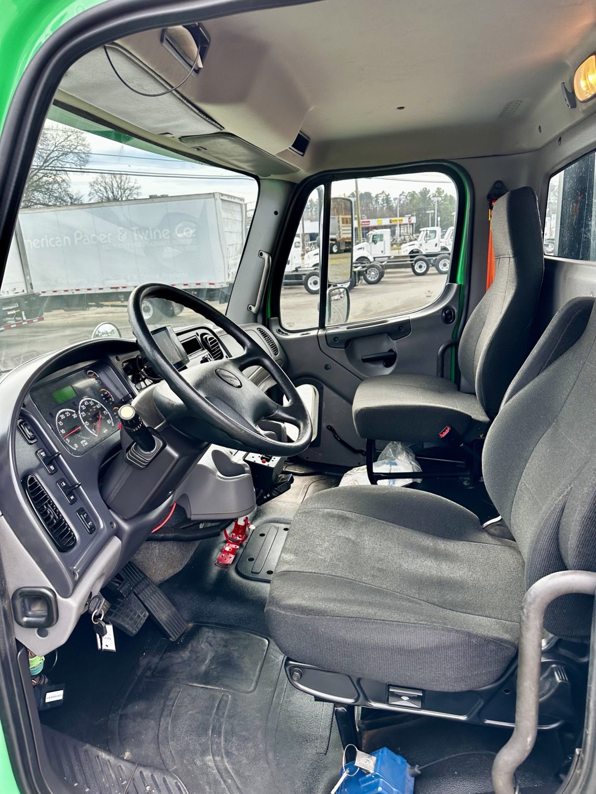 2018 Freightliner M2106 - image 4 of 6