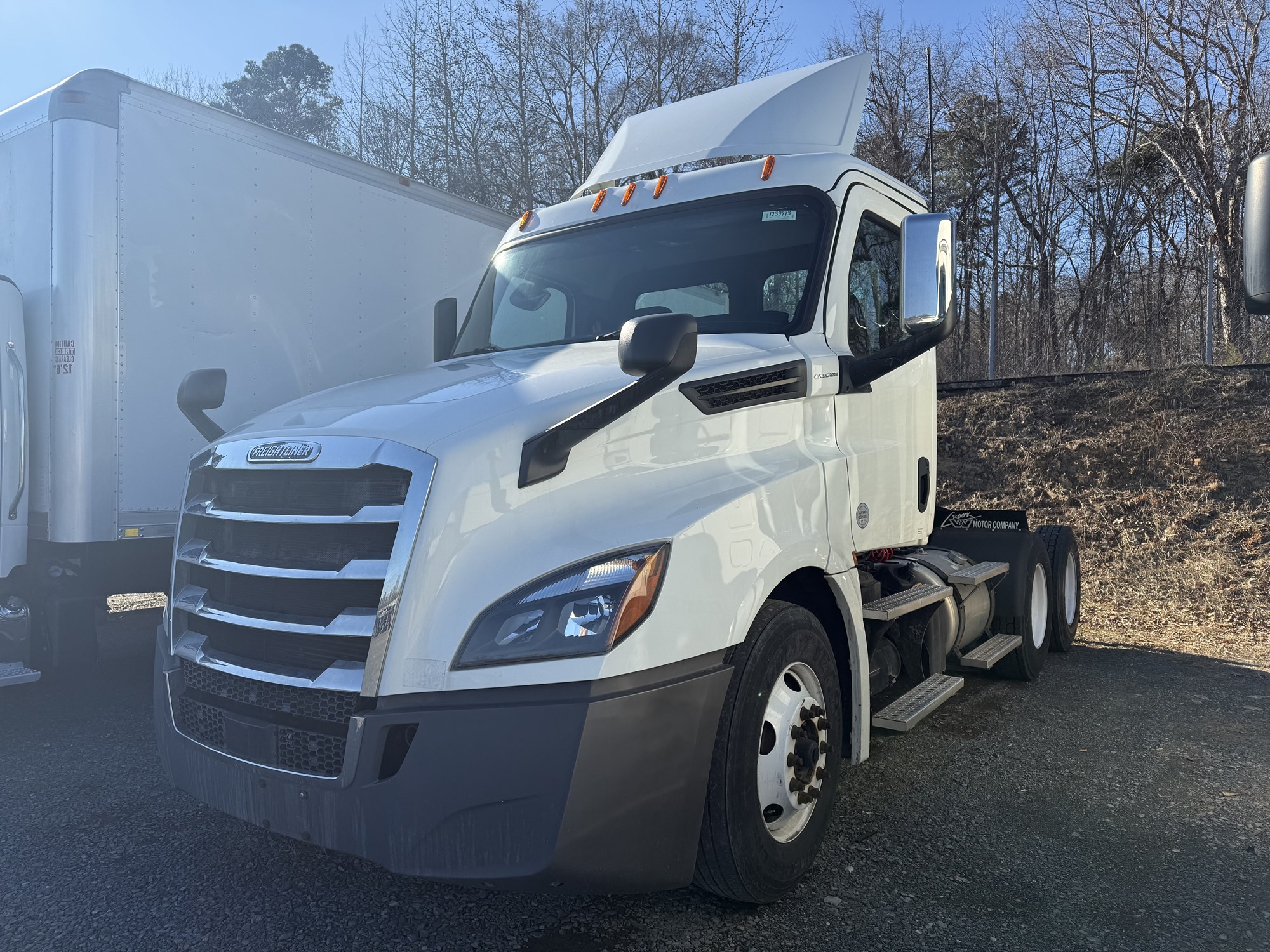 2018 Freightliner Cascadia 126 - image 1 of 2