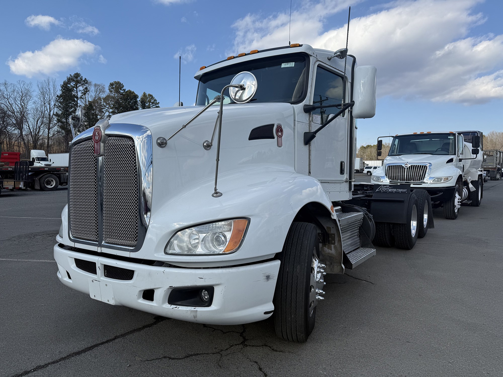 2012 Kenworth T680 - image 1 of 6