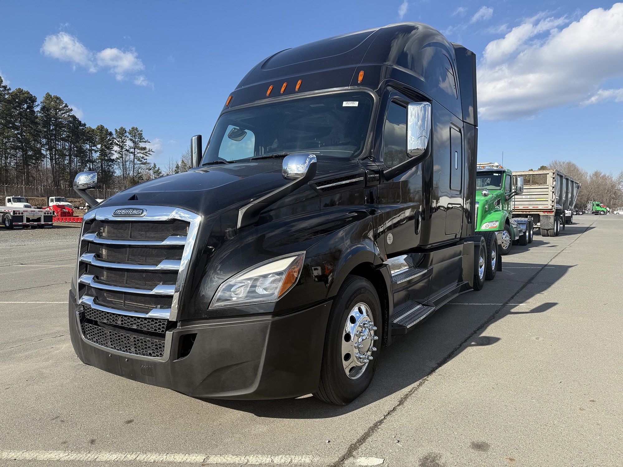 2020 Freightliner Cascadia 126 - image 1 of 6