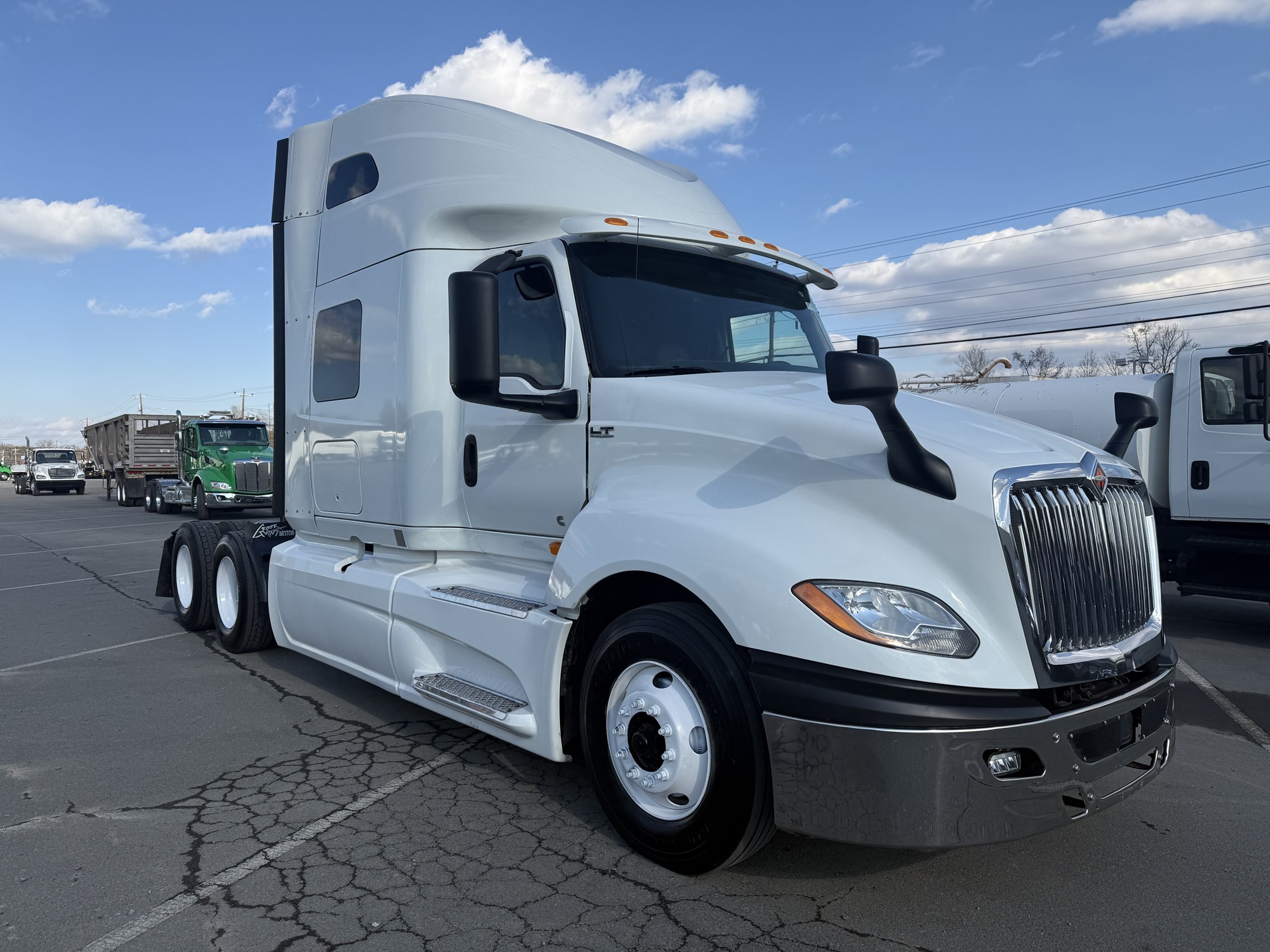 2019 International LT625 - image 2 of 6