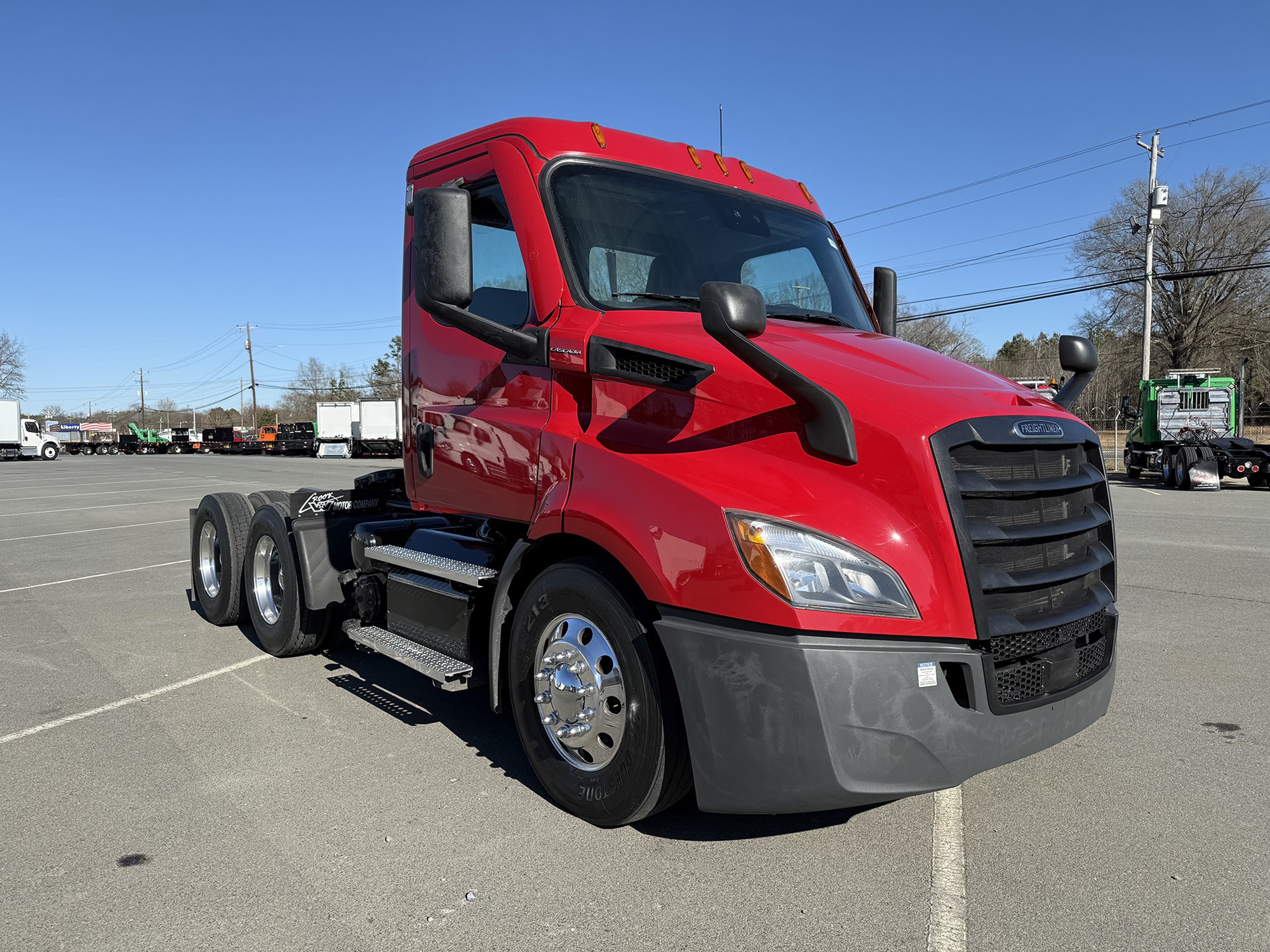 2021 Freightliner Cascadia 116 - image 2 of 6