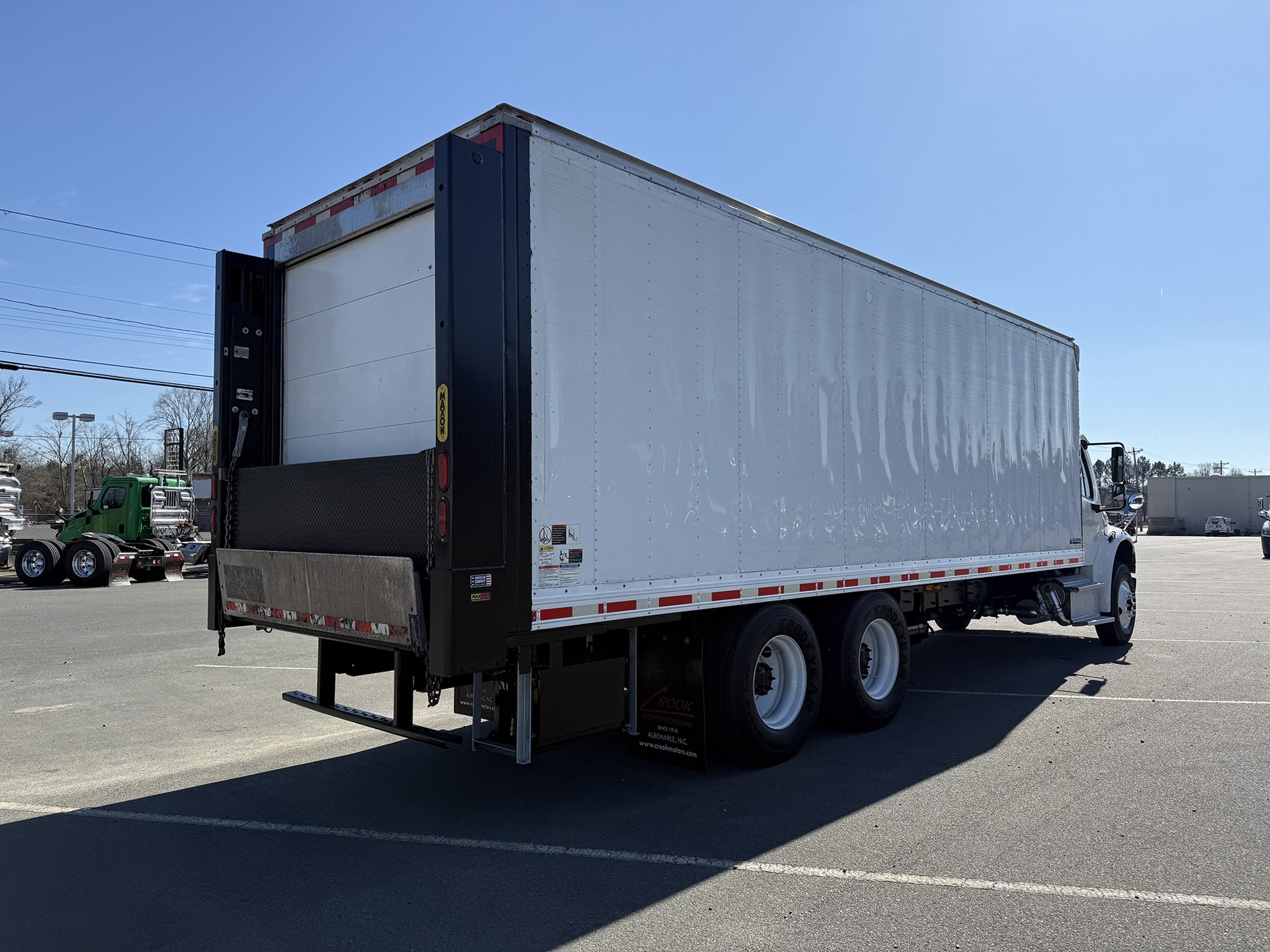 2016 Freightliner M2 - image 4 of 6