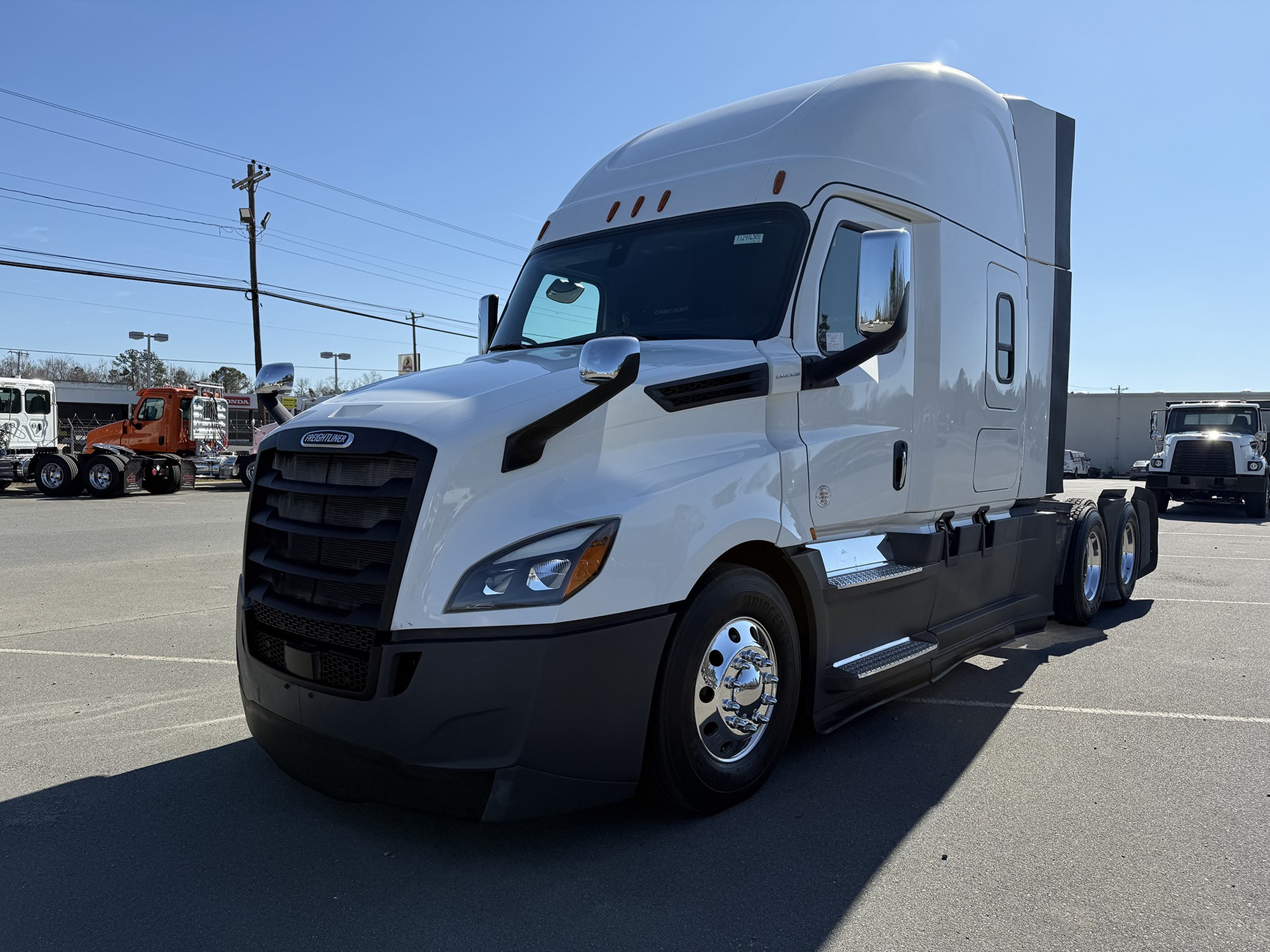 2018 Freightliner Cascadia 126 - image 1 of 6