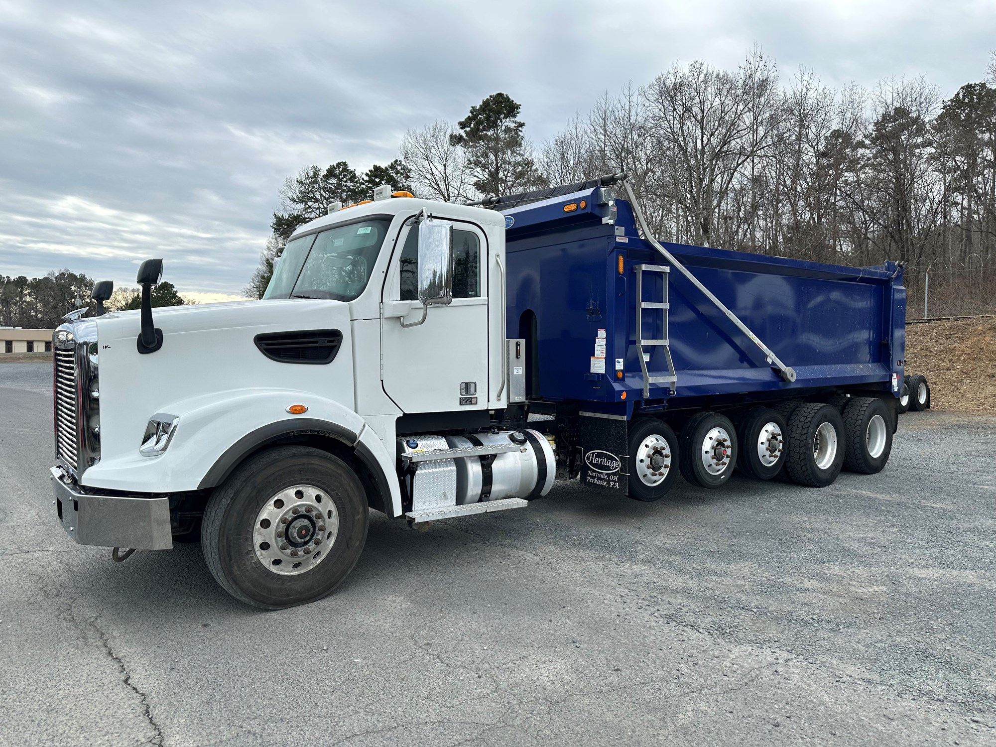 2023 Freightliner 122SD - image 1 of 2