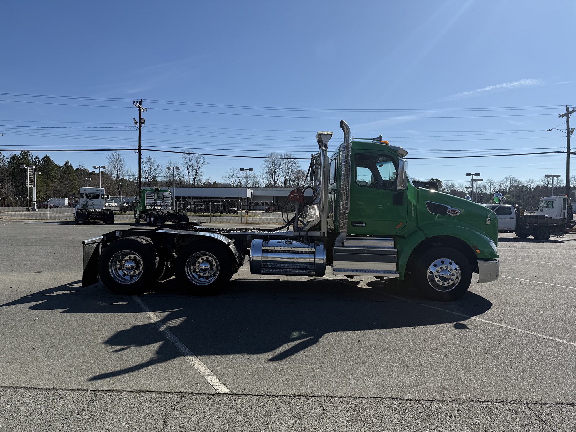 2019 Peterbilt 579 - image 3 of 6